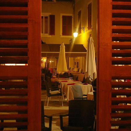 Logis Hotel Le Cheval Noir Argenton Sur Creuse Exterior photo
