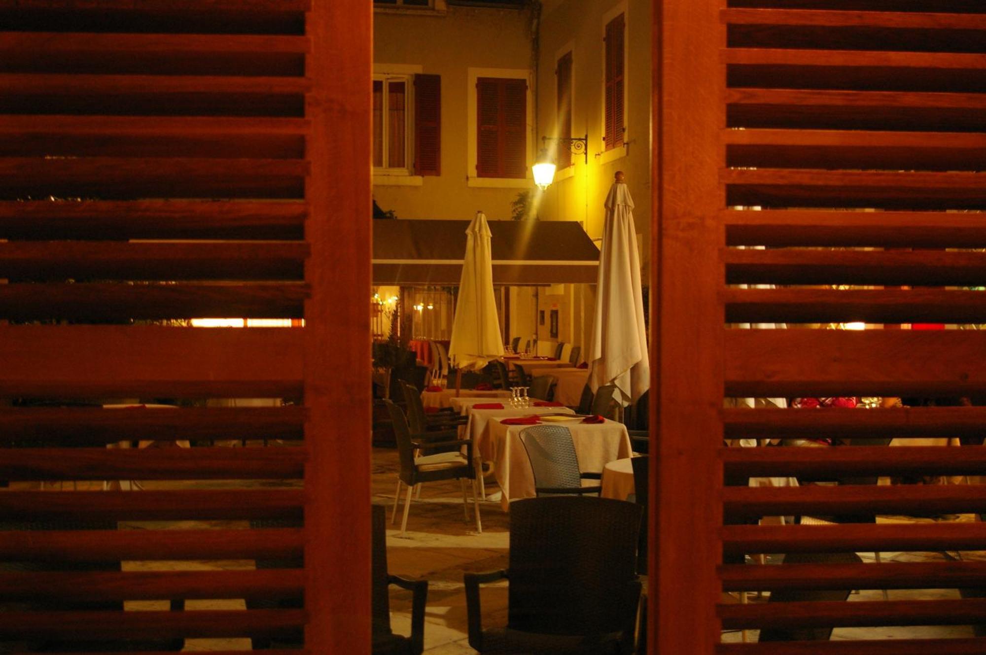 Logis Hotel Le Cheval Noir Argenton Sur Creuse Exterior photo