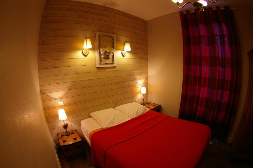Logis Hotel Le Cheval Noir Argenton Sur Creuse Room photo