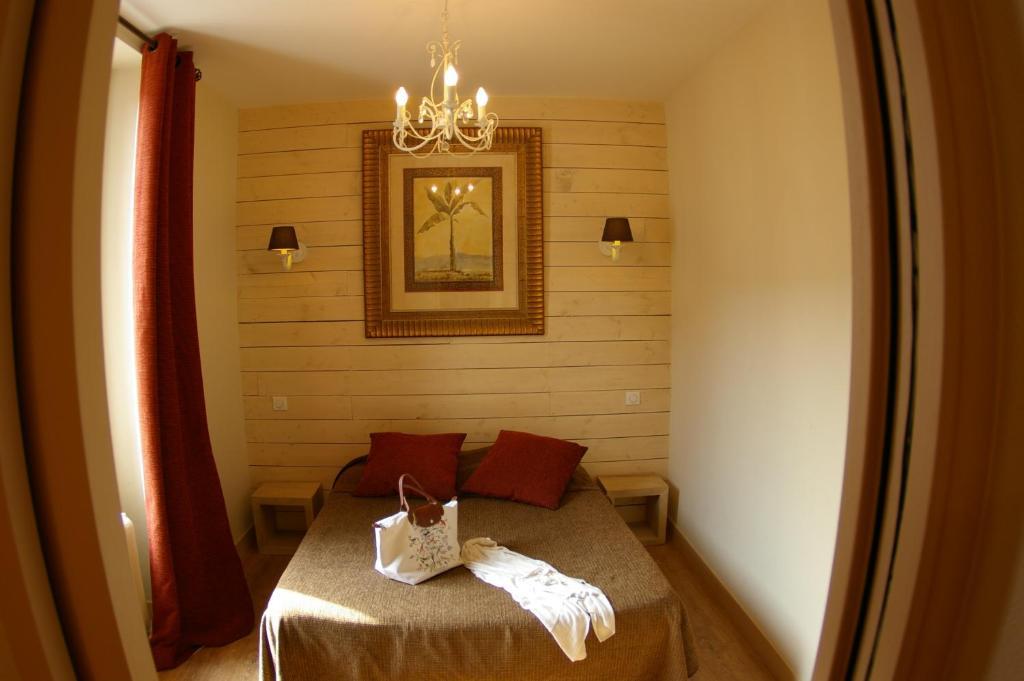 Logis Hotel Le Cheval Noir Argenton Sur Creuse Room photo