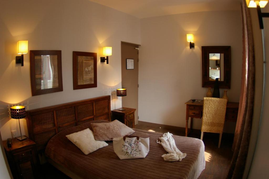 Logis Hotel Le Cheval Noir Argenton Sur Creuse Room photo
